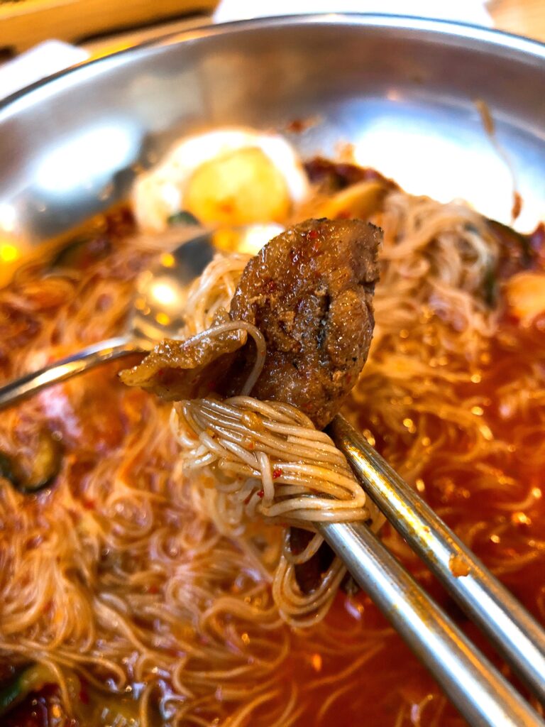 コサム冷麺専門店のビビン冷麺と炭火焼き肉
