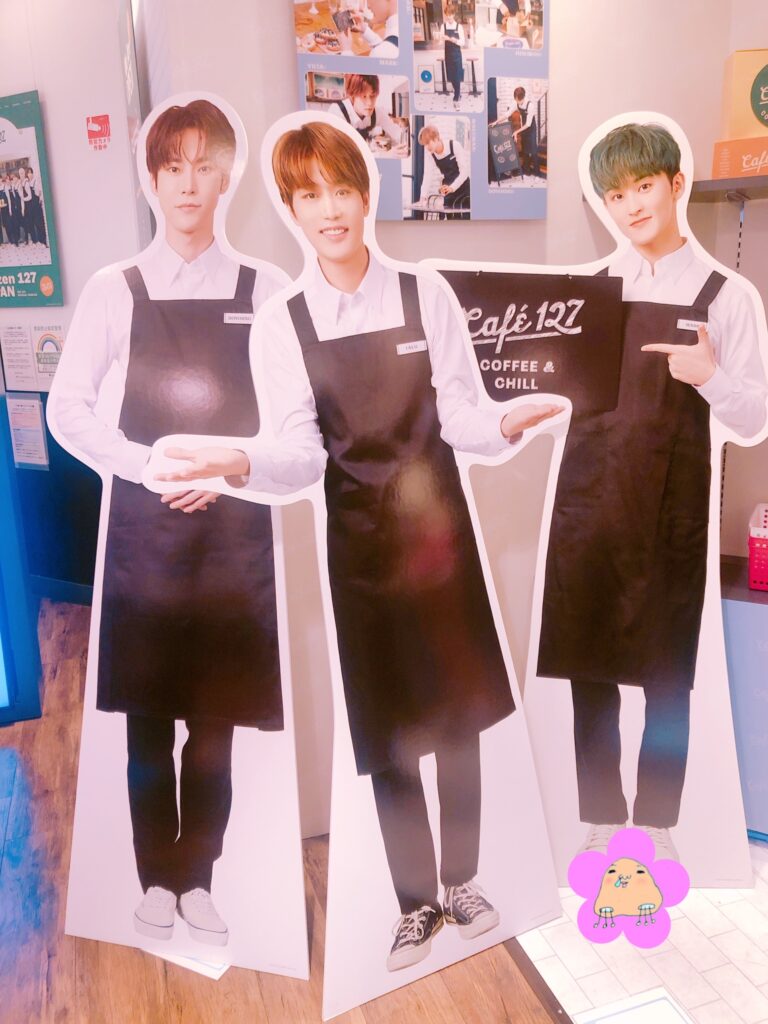 NCT127カフェcafe127新宿ミロード店の店内パネル